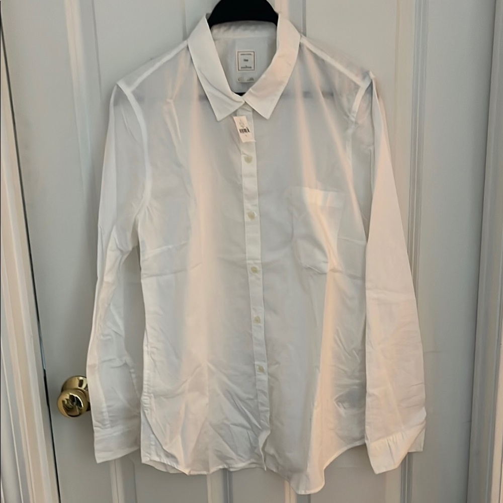 NWT! GAP White Dress Shirt Classic Tailored Design